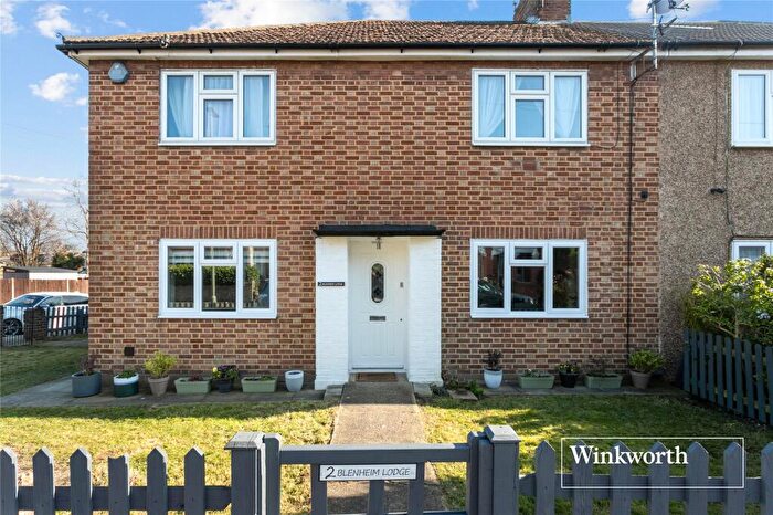 2 Bedroom Maisonette For Sale In Hadley Road, New Barnet, EN5