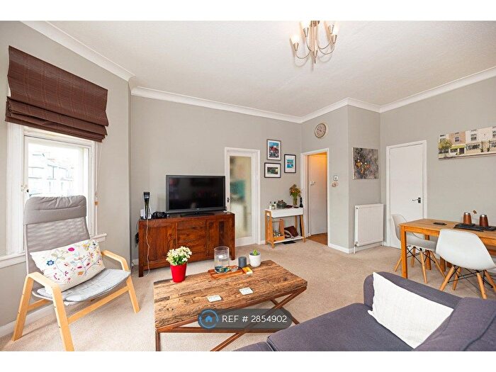 2 Bedroom Flat To Rent In St James's Drive, London, SW17