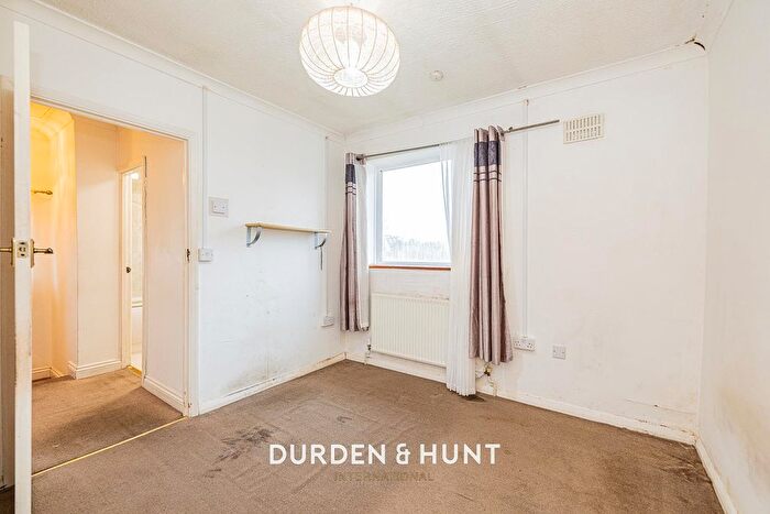 2 Bedroom End Of Terrace House For Sale In Goldingham Avenue, Loughton, IG10