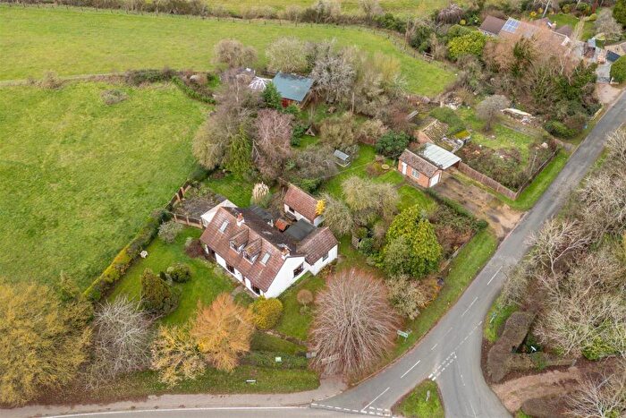 5 Bedroom Detached House For Sale In Bedford Road, Stagsden, MK43