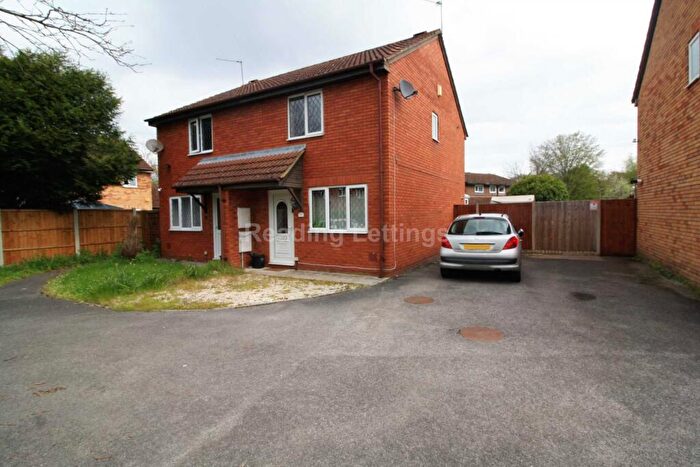3 Bedroom Semi-Detached House To Rent In Laburnum Road - Winnersh, RG41
