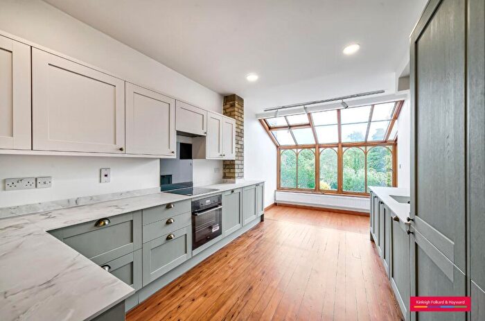 5 Bedroom House To Rent In Wood Vale, London, N10