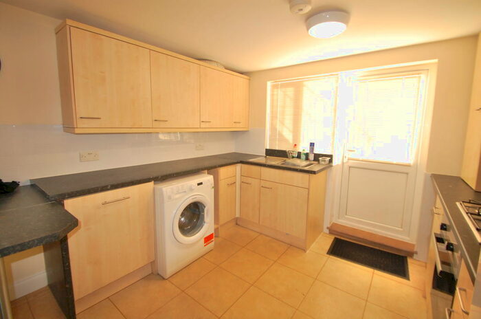 2 Bedroom Apartment To Rent In Stafford Road, Wallington, Surrey, SM6