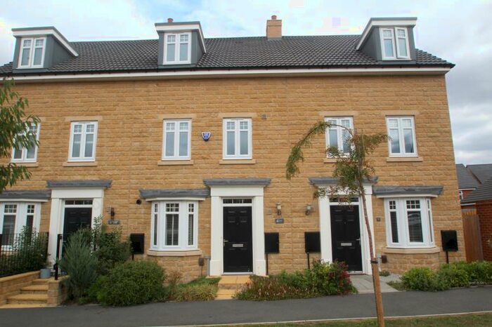 4 Bedroom Town House To Rent In Montagu Close, Wetherby, LS22