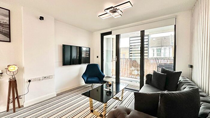 2 Bedroom Flat For Sale In Oberon Court, London, E6