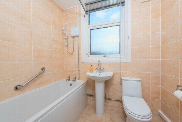 1 Bedroom Flat For Sale In Alexandra Road, Farnborough, GU14