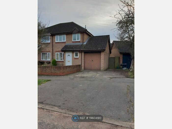 3 Bedroom Semi-Detached House To Rent In Hanbury Gardens, Highwoods, Colchester, CO4