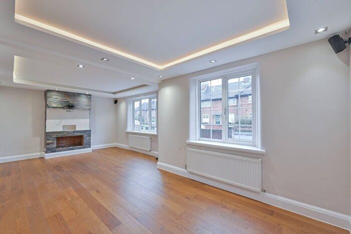 4 Bedroom Property To Rent In Daffodil Street, Shepherd's Bush, London, W12