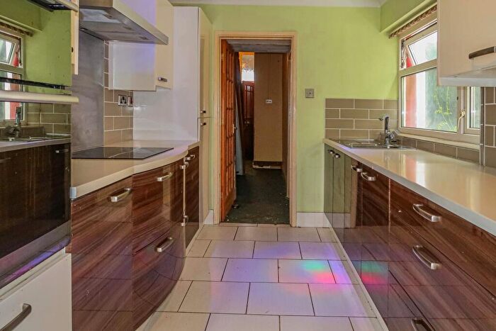 3 Bedroom Terraced House For Sale In Pill Street, Penarth, CF64