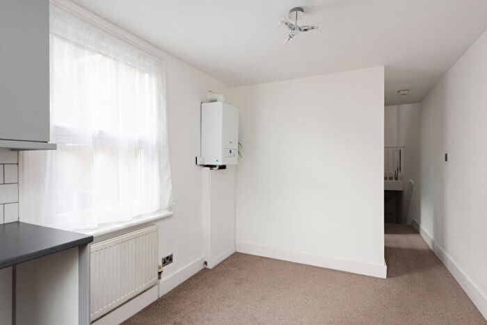 1 Bedroom Flat For Sale In Brunswick Square, Herne Bay, Kent, CT6