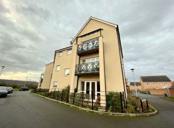 2 Bedroom Apartment To Rent In Wagtail Crescent, Portishead, BS20