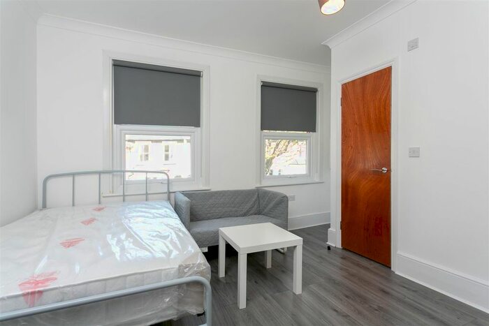 Studio To Rent In Chestnut Avenue North, London, E17