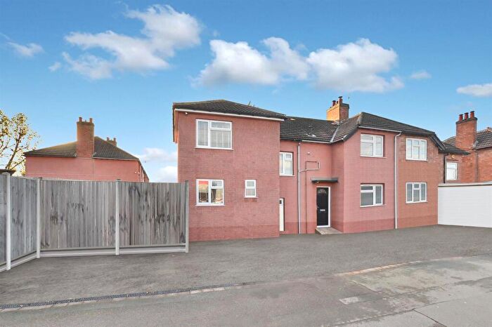 5 Bedroom Semi Detached House For Sale In Derby Road, Loughborough, LE11