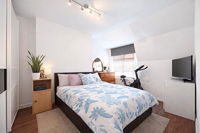 1 Bedroom Flat To Rent In Church Street, Enfield, EN2