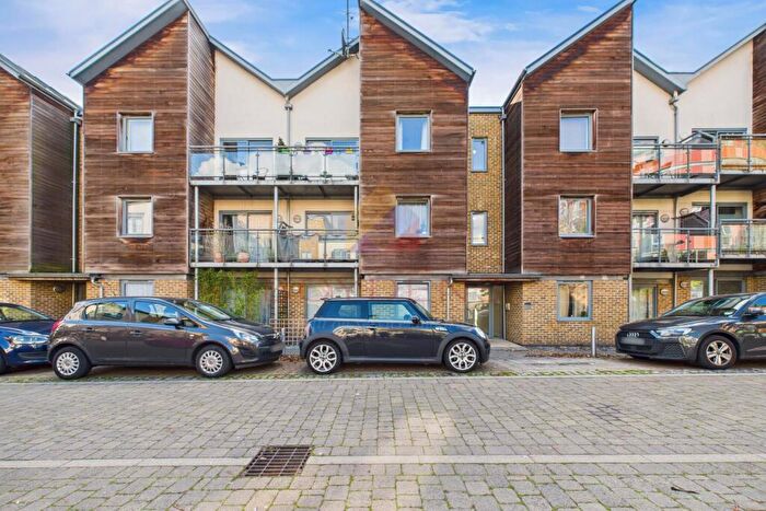 1 Bedroom Apartment For Sale In Marine Parade, Hythe, Colchester, CO2