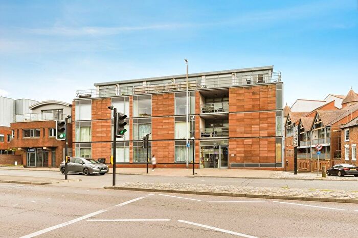 1 Bedroom Flat For Sale In Alexander Court, Dee Lane, Chester, CH3