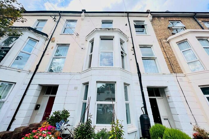 2 Bedroom Flat To Rent In Vicarage Park, Plumstead, London, SE18