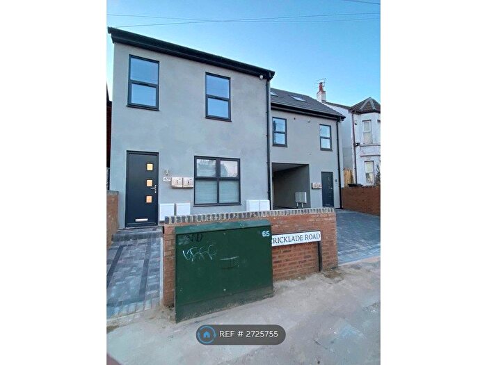 2 Bedroom Flat To Rent In Cricklade Road, Swindon, SN2