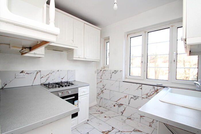 2 Bedroom Flat To Rent In Village Way, Beckenham, BR3