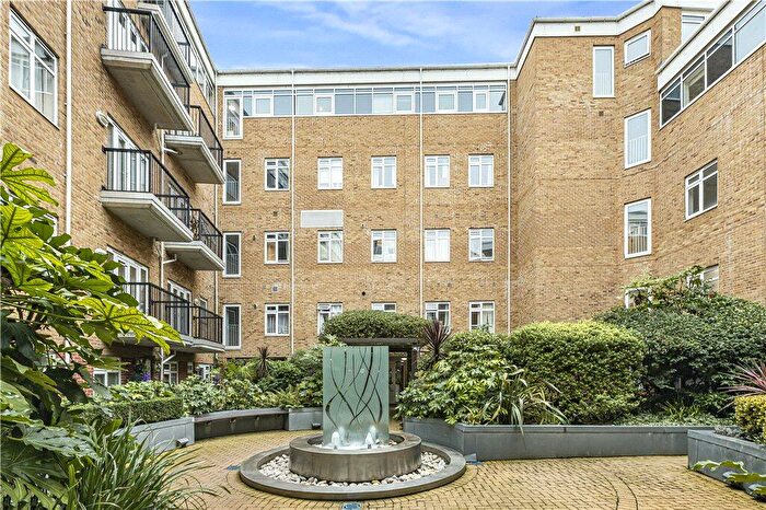 1 Bedroom Apartment For Sale In Goswell Road, London, EC1V