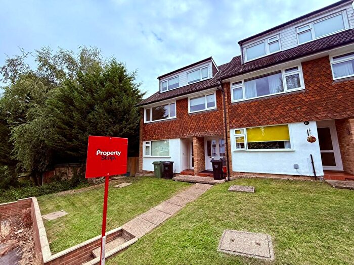 4 Bedroom Maisonette To Rent In Chapel Court, Billericay, CM12