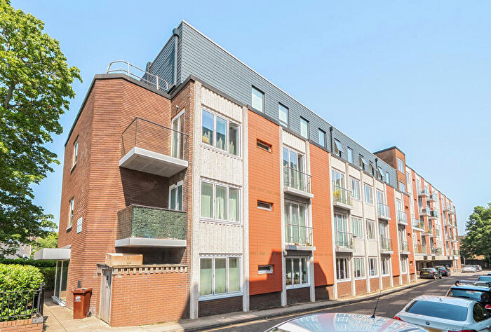 1 Bedroom Apartment For Sale In Knoll Rise, Orpington, BR6