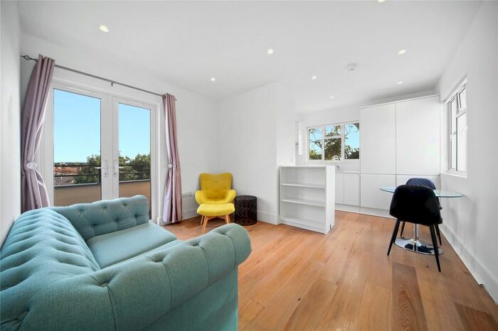 1 Bedroom Flat To Rent In Thurleigh Court, Nightingale Lane, Clapham South, London, SW12