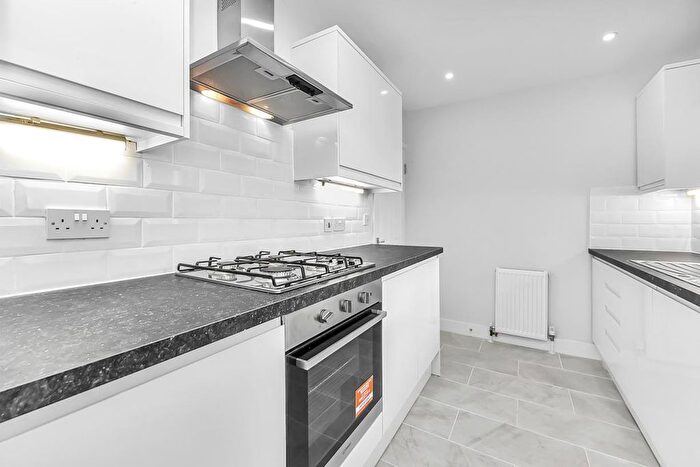 2 Bedroom Flat To Rent In Upper Richmond Road West, London, SW14