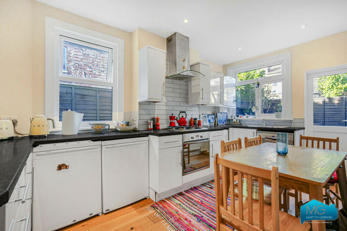 2 Bedroom Maisonette To Rent In Grange Avenue, North Finchley, London, N12