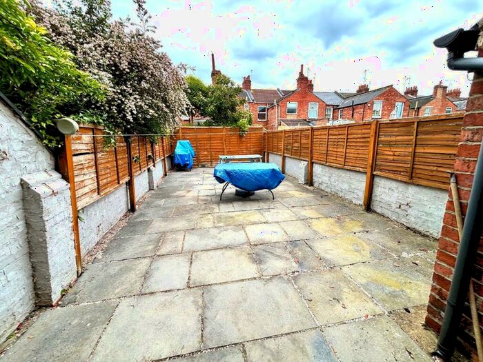 3 Bedroom Terraced House For Sale In Wycliffe Road, Abington, Northampton, NN1