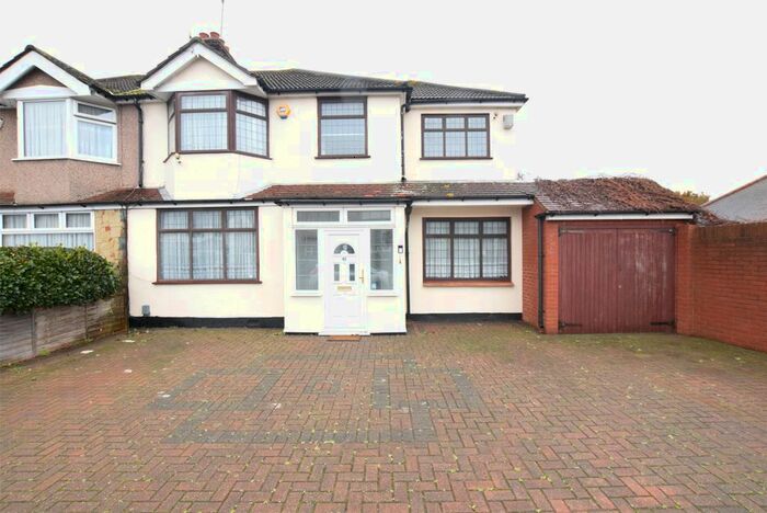 4 Bedroom Semi-Detached House To Rent In Jubilee Avenue, Romford, RM7