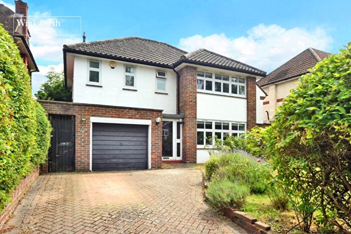 4 Bedroom Detached House For Sale In The Dene, Cheam, Sutton, SM2