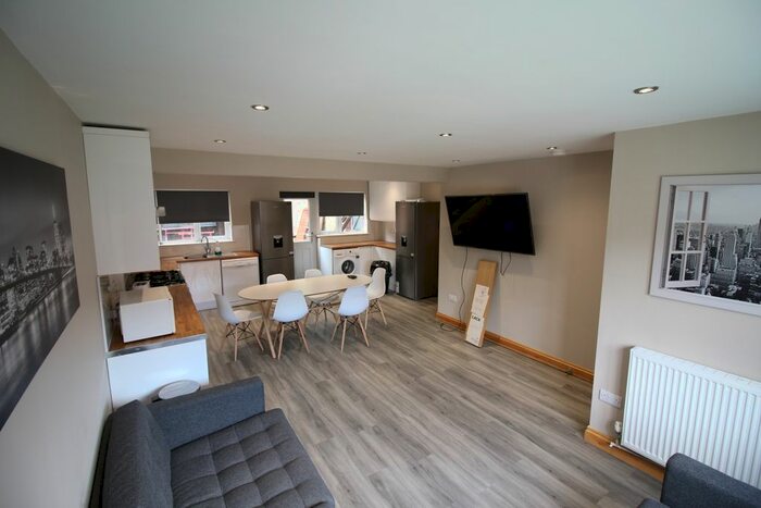 6 Bedroom Semi-Detached House To Rent In Ednaston Road, Dunkirk, Nottingham NG7