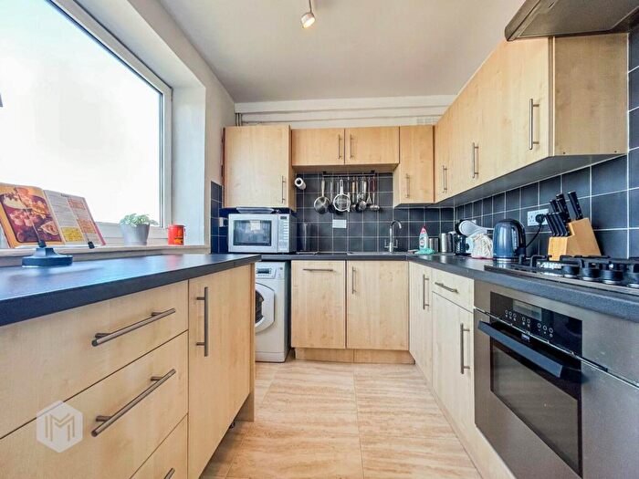 2 Bedroom Apartment For Sale In Crook Street, Bolton, BL3 - Photo 2