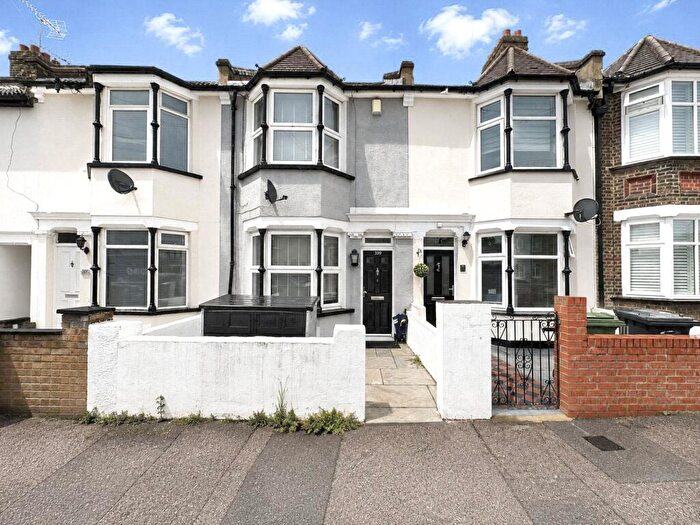 2 Bedroom Terraced House For Sale In Knockhall Chase, Greenhithe, DA9