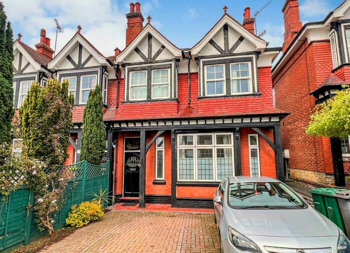 2 Bedroom Flat To Rent In Holden Road, North Finchley, London, N12