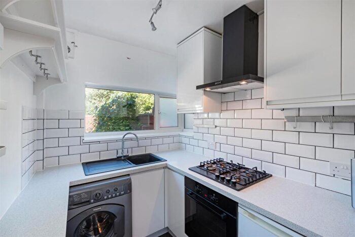 2 Bedroom Flat To Rent In Morden Road, Mitcham, CR4