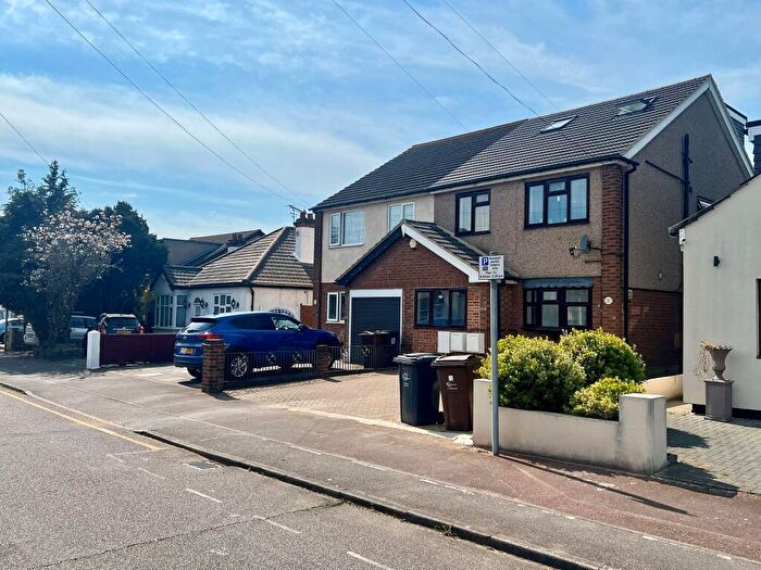 3 Bedroom Maisonette To Rent In Dagenham, Essex, RM10