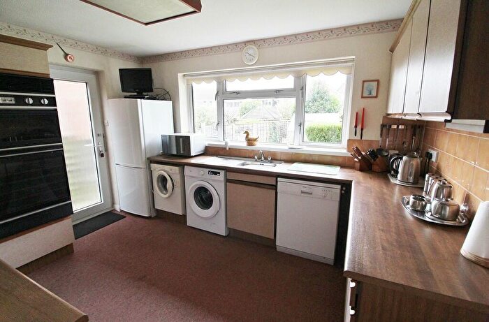 4 Bedroom Detached House For Sale In Brookdale Close, Waterlooville, PO7