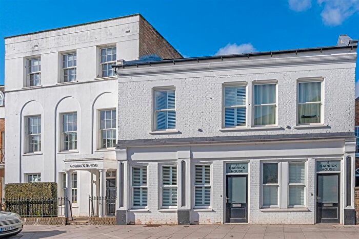 Studio For Sale In Garrick House, Hampton Hill, TW12