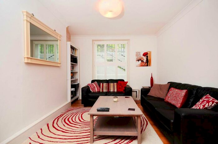 2 Bedroom Flat To Rent In Myddelton Square, Clerkenwell, London, EC1R