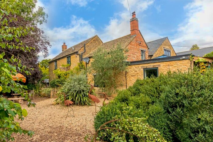 3 Bedroom Detached House For Sale In The Old Chapel, Long Compton., CV36