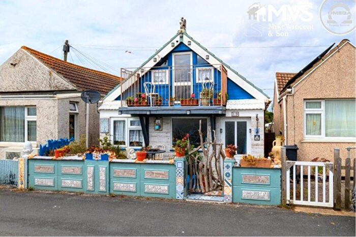 2 Bedroom Chalet For Sale In Brooklands, Jaywick, Clacton-on-Sea, CO15