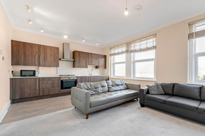 2 Bedroom Flat To Rent In Eversleigh Road, London, N3