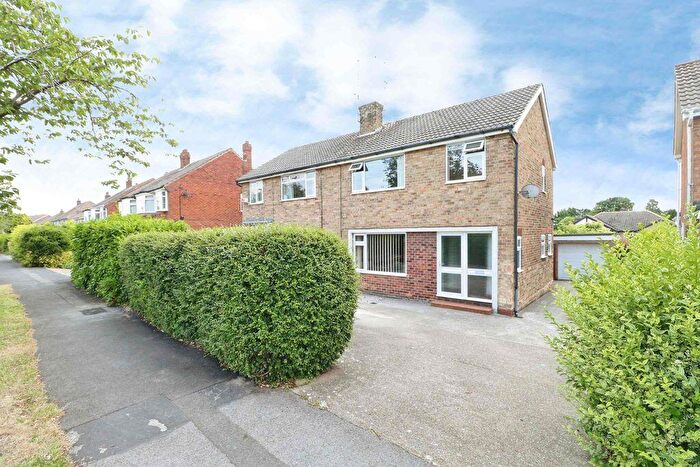 3 Bedroom Semi-Detached House For Sale In Woodland Drive, Anlaby, HU10