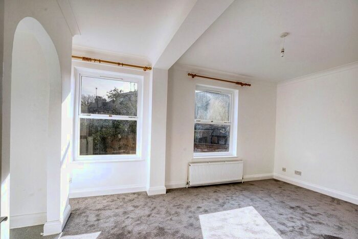 1 Bedroom Flat To Rent In Pembroke Road, London N8