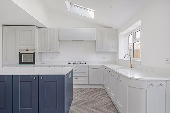 3 Bedroom Detached House For Sale In Eynswood Drive, Sidcup, DA14