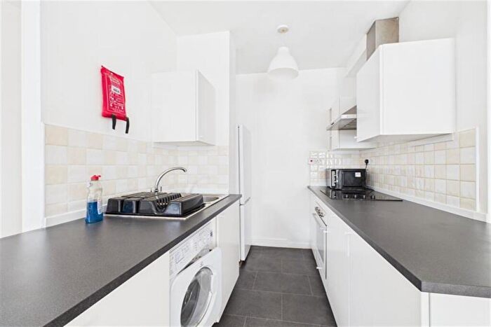 3 Bedroom Flat To Rent In Forsyth Road, Newcastle Upon Tyne, NE2