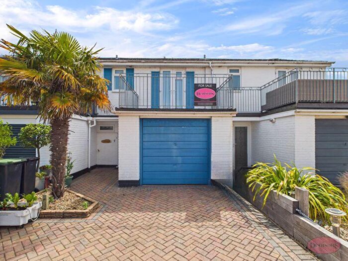 3 Bedroom House To Rent In Mudeford, BH23