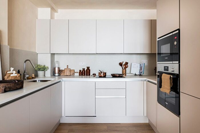 1 Bedroom Flat To Rent In Hayes, UB3